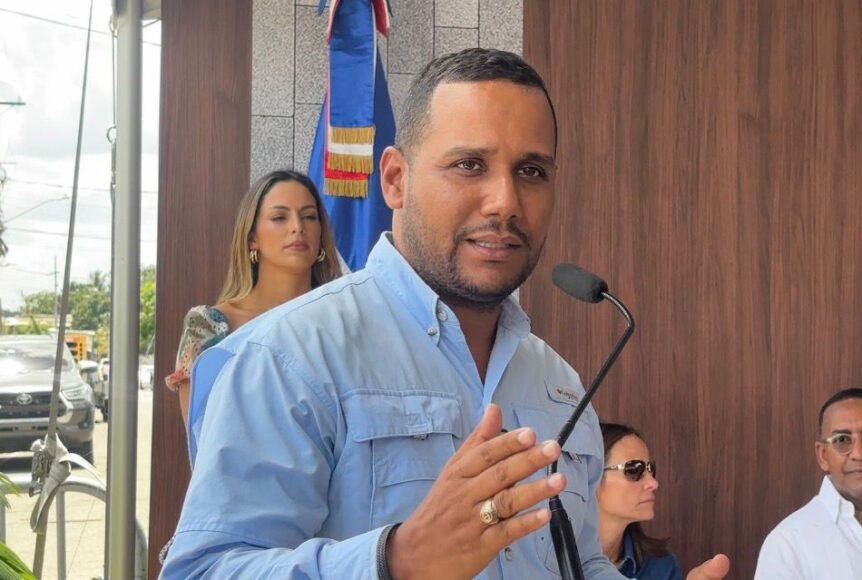 Inician reconstrucción de la Plaza de la Municipalidad de Monte Plata